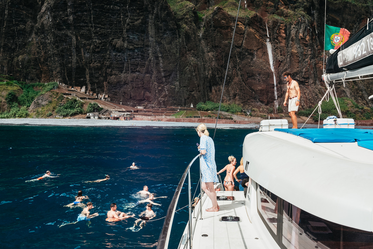 Bucht von Funchal: Delfin- & Walbeobachtung per Katamaran