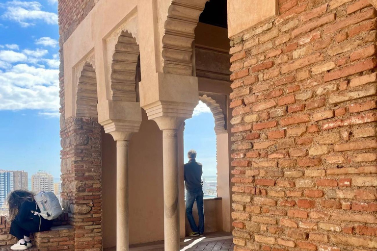 Alcazaba in Málaga: Skip-the-Line and Group-Free Ticket + Audio Guide Alcazaba de Málaga: Skip-the-Line Ticket for Individuals + Audio Guide