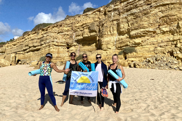 Yoga matinal na praia em Lagos pelo el Sol Lifestyle