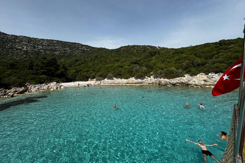 Bodrum: Orak Island Boat Trip with Lunch and Swimming Stops