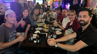 Bar Hopping à Makati avec Mari - Hizvo