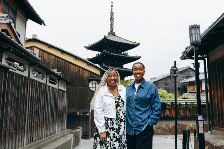 Kyoto: Gion Family Photoshoot with Local Photographer Option 2 – 4 Hours | Two Areas