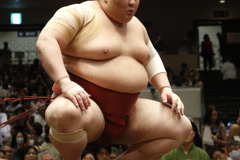 Tickets für das Osaka-Sumo-Turnier mit englischsprachigem Experten-GuideReservierter Sitzplatz D