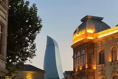 Baku: Night Panoramic Group Tour with Flame Towers 1
