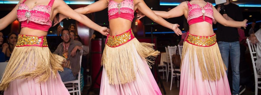 Istanbul : Dîner-croisière et spectacles de danse avec table privée