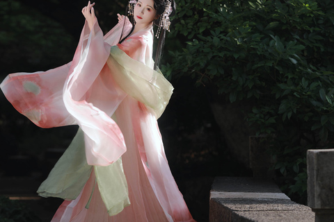 Guangzhou: Private Photoshoot with Professional Photographer 1-hour photoshoot