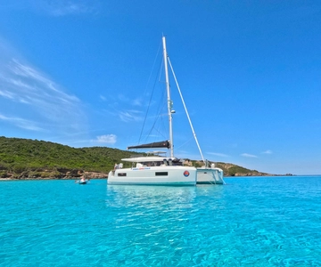 L'ile-rousse Corsica : Catamaran day trip Agriates Desert
