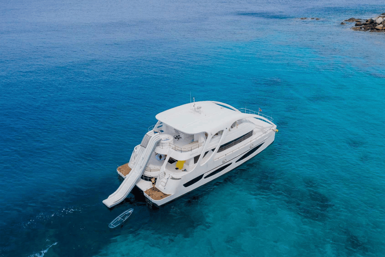 Phuket: Phi Phi Islands Yacht Cruise with Thai Longtail Boat FD1 Phi Phi Tour – Excluding National Park Fee