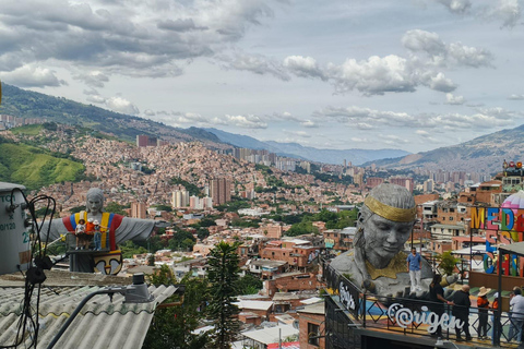 Medellín: Cultural Tour with Lunch and Commune 13