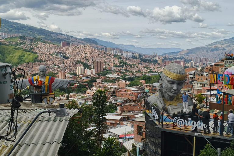 Medellín: Cultural Tour with Lunch and Commune 13