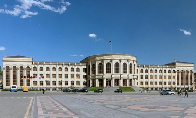 Enkele reis Yerevan Tbilisi transfer met Gyumri stadsrondleiding