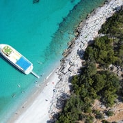 Kuşadası: Ganztägige Premium-Bootstour mit Mittagessen und Getränken