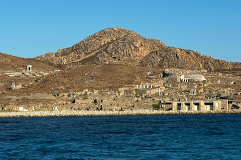 Mykonos : croisière d'une demi-journée en bateau antique sur la côte sudMykonos : tour en bateau demi-journée plages du sud