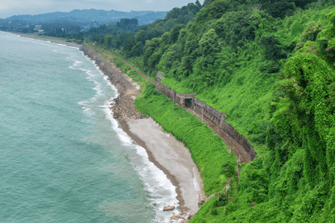 tour privato di un giorno Batumi-Gonio-Mirveti-Cascate di MakhuntsetiTour privato delle cascate di Batumi- Gonio -Mirveti - Makhuntseti