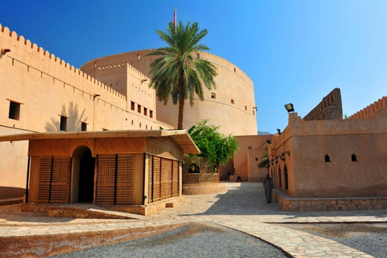 Excursión privada de un día a Nizwa y Yabal Shams (Gran Cañón)