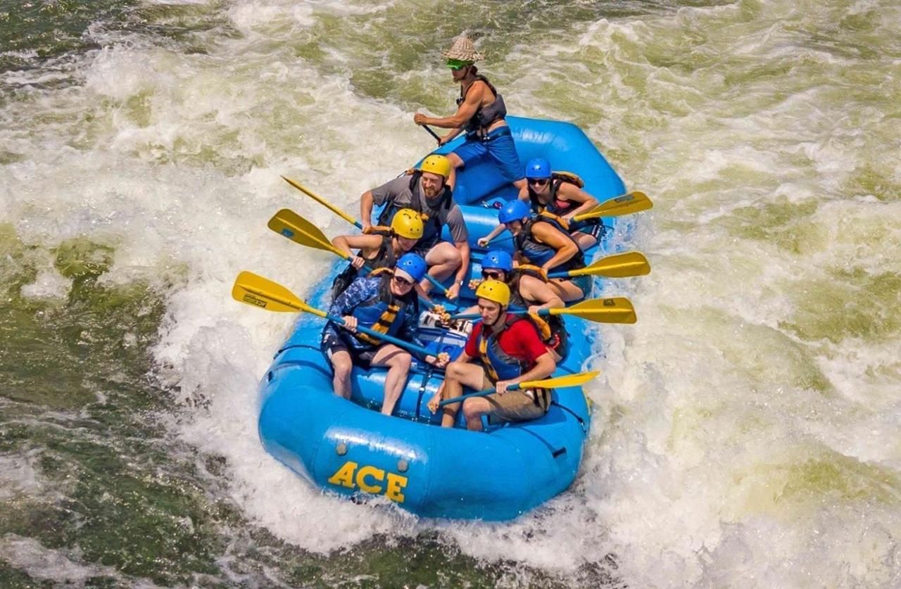 Kandy nach Kithulgala Wildwasser-Rafting auf dem Kelani-Fluss