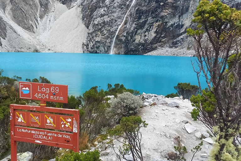 Huaraz: Laguna 69 Guided Hike in Huascarán National Park