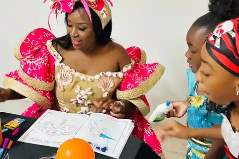 Nassau: Bahamian Straw Doll Experience