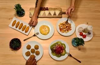 Barcelona: Tapas-Kochkurs mit Wein