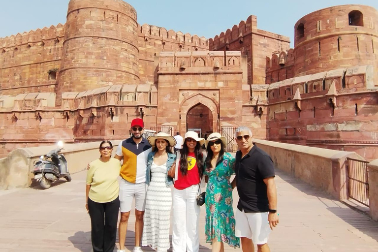 From Mathura: Taj Mahal and Agra Fort Private Day Trip