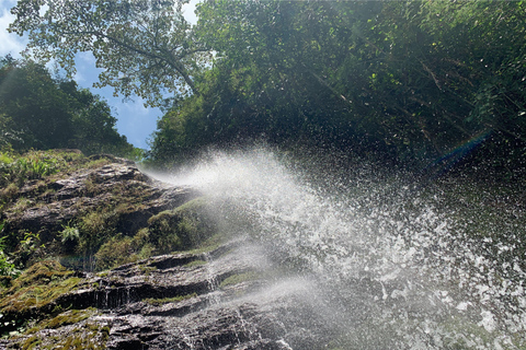 Cali: Cascada en el río Pance - Chorrera del Indio