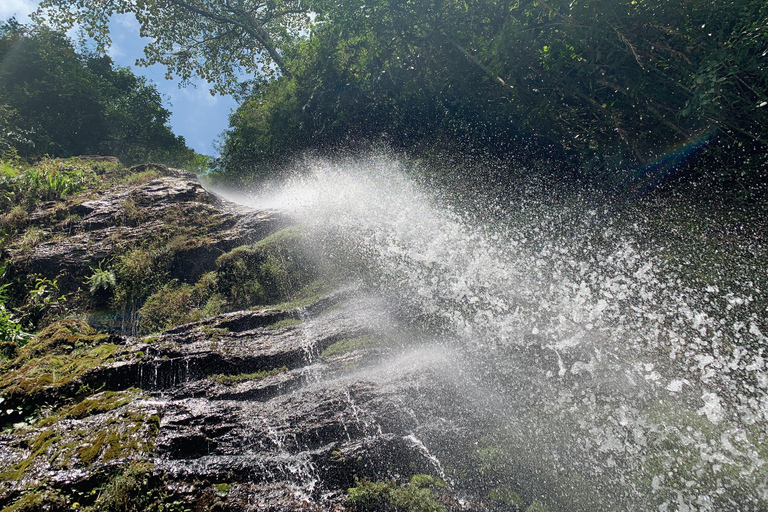 Cali: Cascada en el río Pance - Chorrera del Indio