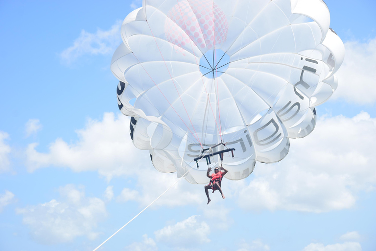 Puerto Plata: Parasailing from Playa Dorada Parasailing + Hotel Pickup