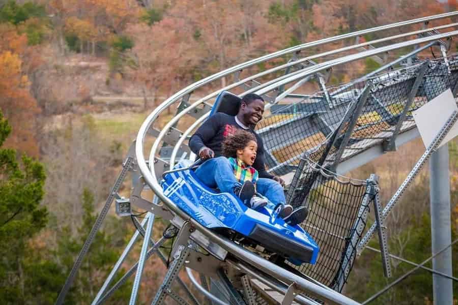 Branson: Aufregende Bergachterbahnfahrt. Foto: GetYourGuide