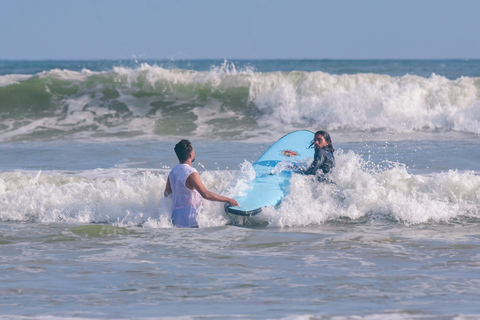 Surf & Stay – Beginner Surf Lessons with Stand‑Up Guarantee Mirissa: Surfing Lesson with Equipment & ISA Instructor