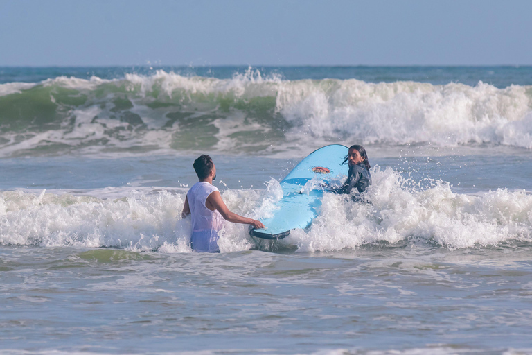 Surf & Stay – Beginner Surf Lessons with Stand‑Up Guarantee Mirissa: Surfing Lesson with Equipment & ISA Instructor
