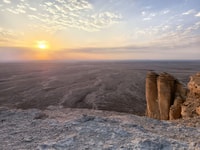 Edge of the World Riyadh en Mystery Bat Cave bezoek - Housity