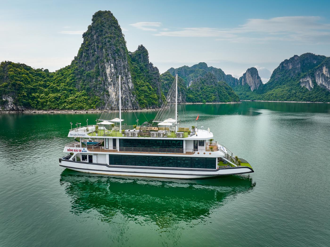 Halong-Bucht: Highlights, Höhlen & Inselbesuch