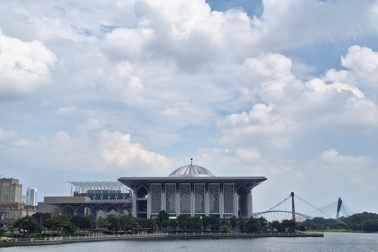 Putrajaya Tour: Pink Mosque, Lake & Scenic City Highlights