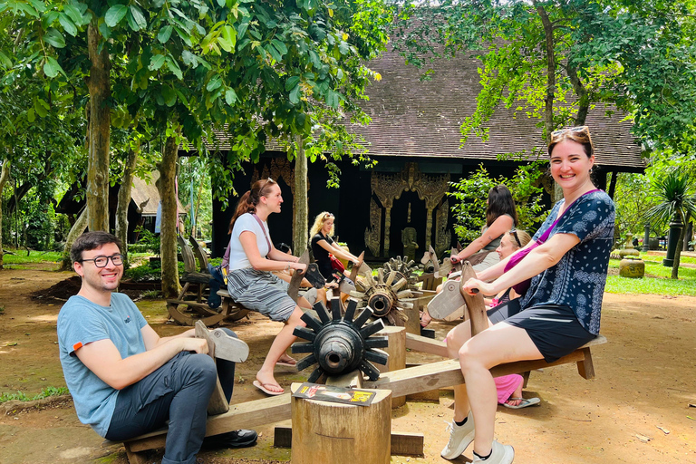 Chiang Rai: Private Transfer to Chang Mai with Temples Visit