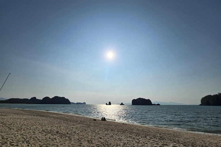 Langkawi: Scooter Island Tour with Breakfast and Lunch