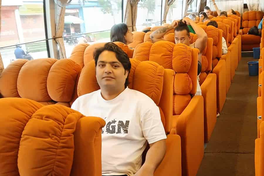 Pokhara: Transfer nach Kathmandu (luxuriöser Sofasitzerbus). Foto: GetYourGuide
