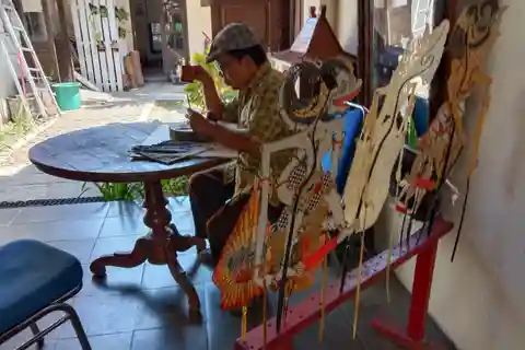 Batik & Pottery Making at Borobudur Village