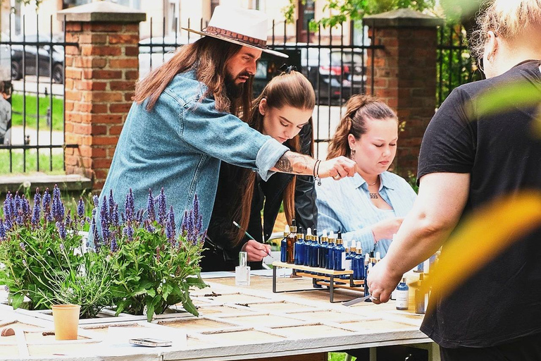 Gdańsk: Perfume Creation Workshop with Profesional Perfumer