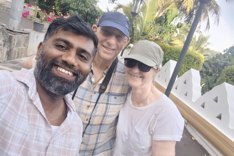 Kandy: Private Tuk Tuk City Tour with Local Guide