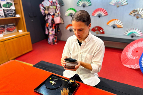 Osaka: Maki-e Painting and Matcha Experience