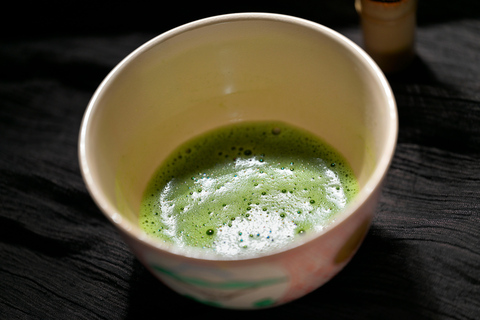 Tokyo: Vestizione del Kimono di Asakusa e esperienza Matcha