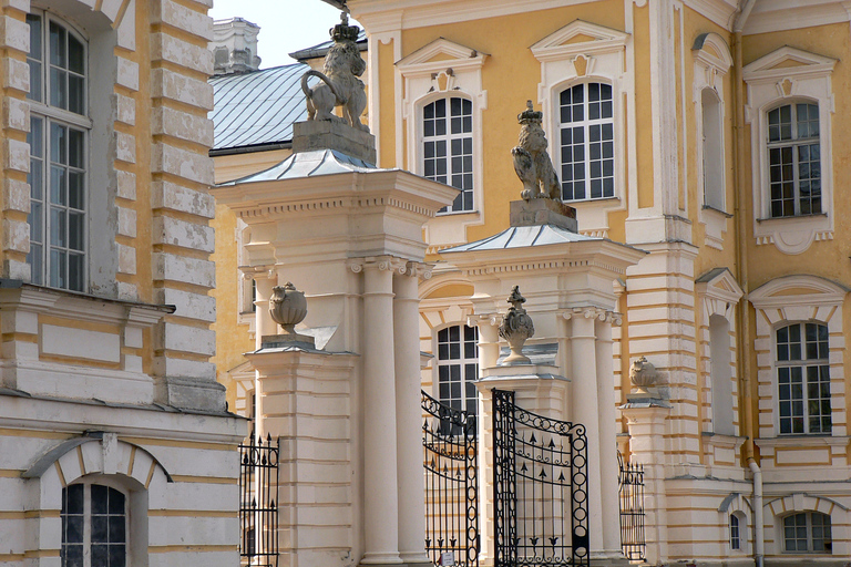 Tour privado de castillos desde Riga:Rundale, Bauska+Cuesta de la CruzVisita privada a un castillo desde Riga: Rundale y Bauska