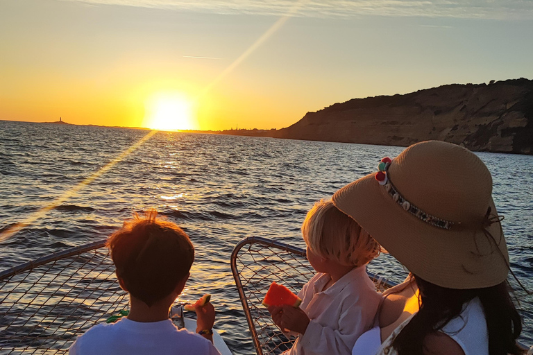 Private Boat Experience to Zahara and Trafalgar (6 hours) with Snorkeling and Appetizers Private Boat Experience to Zahara and Trafalgar (6 hours): Snorkeling and Aperitif
