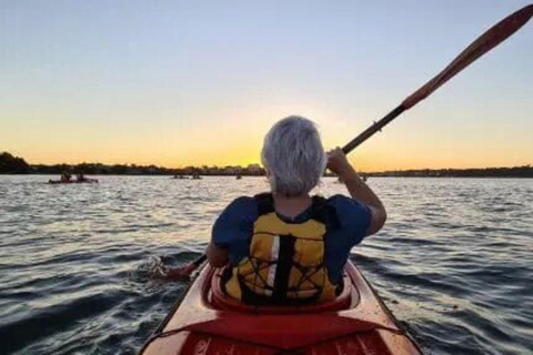 Perth: Sunset City Kayak Experience