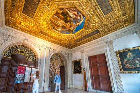 Venice: Exclusive Doge’s Palace Tour with Local Aperitivo English Tour
