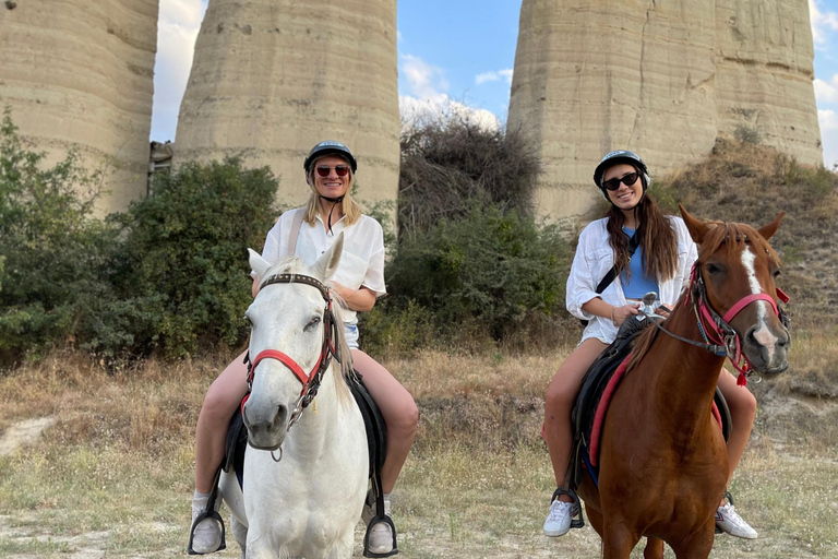 Kapadocja: przejażdżka konna po Dolinie MiłościCappadocia: Love Valley Horseback Riding Tour