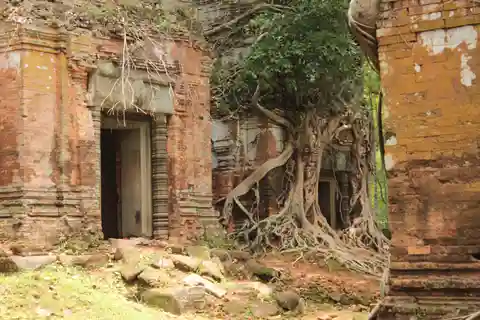 De Siem Reap: Viagem de 1 dia a Beng Mealea e ao Templo de Koh Ker