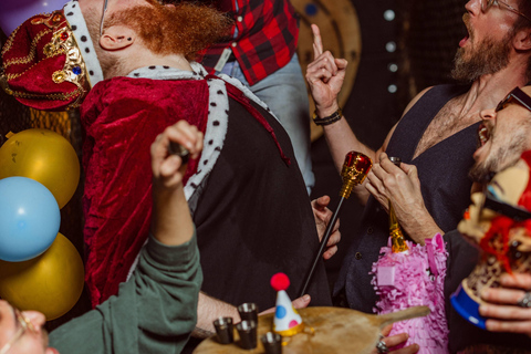 Throw axes & enjoy drinks right in the center of Leipzig Axe throwing & drinks right in the center of Leipzig