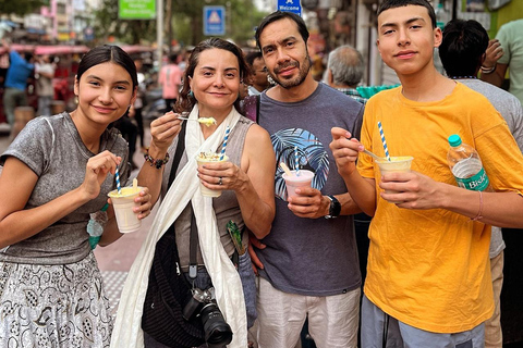 Mumbai: Best Steet Food Tour & Evening Market with a Local