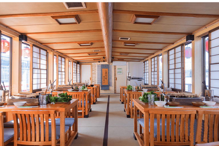 Tokyo: Crociera con cena con Shamisen e spettacolo di danza sulla Torre di Tokyo